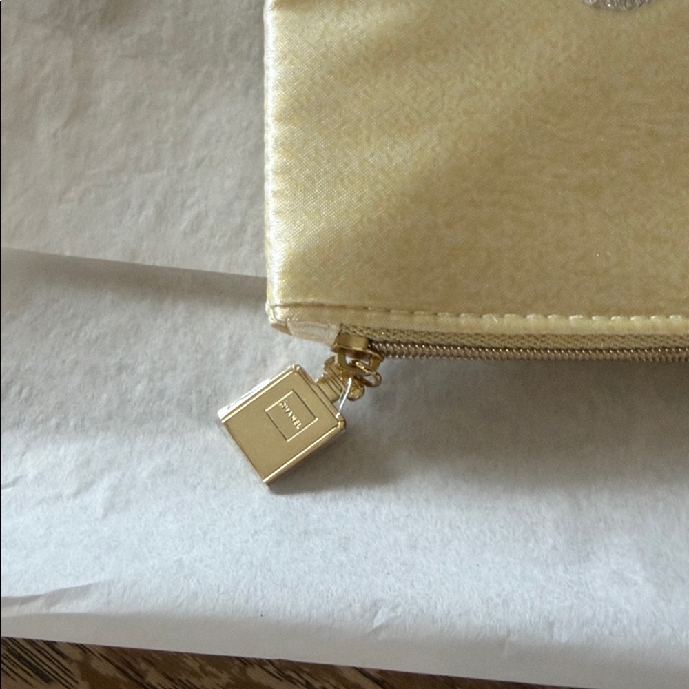 GWP CoCo Chanel Cream Clutch Bag - Picture 10 of 10
